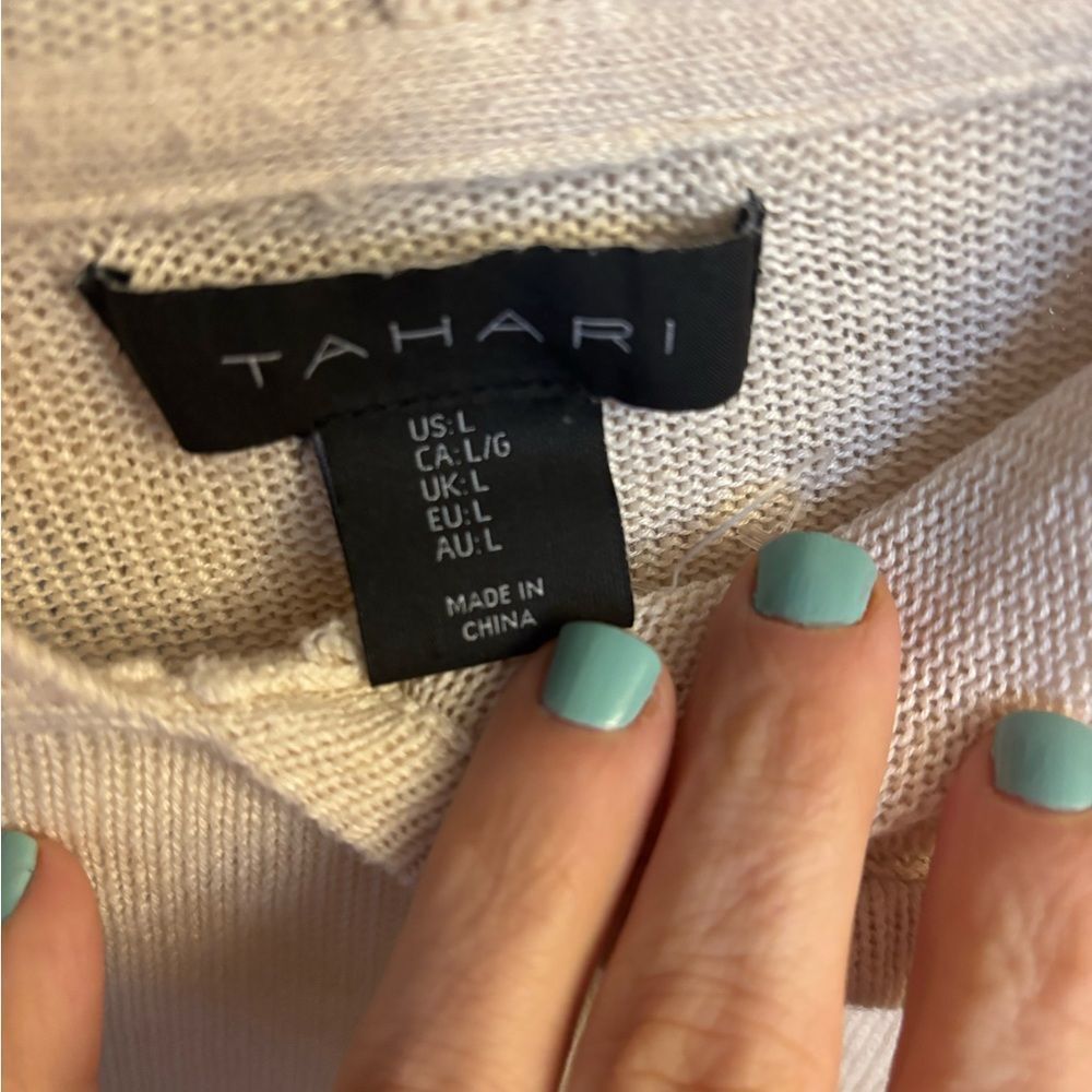 Women’s Tahari lightweight shirt/hoodie - Picture 2 of 5